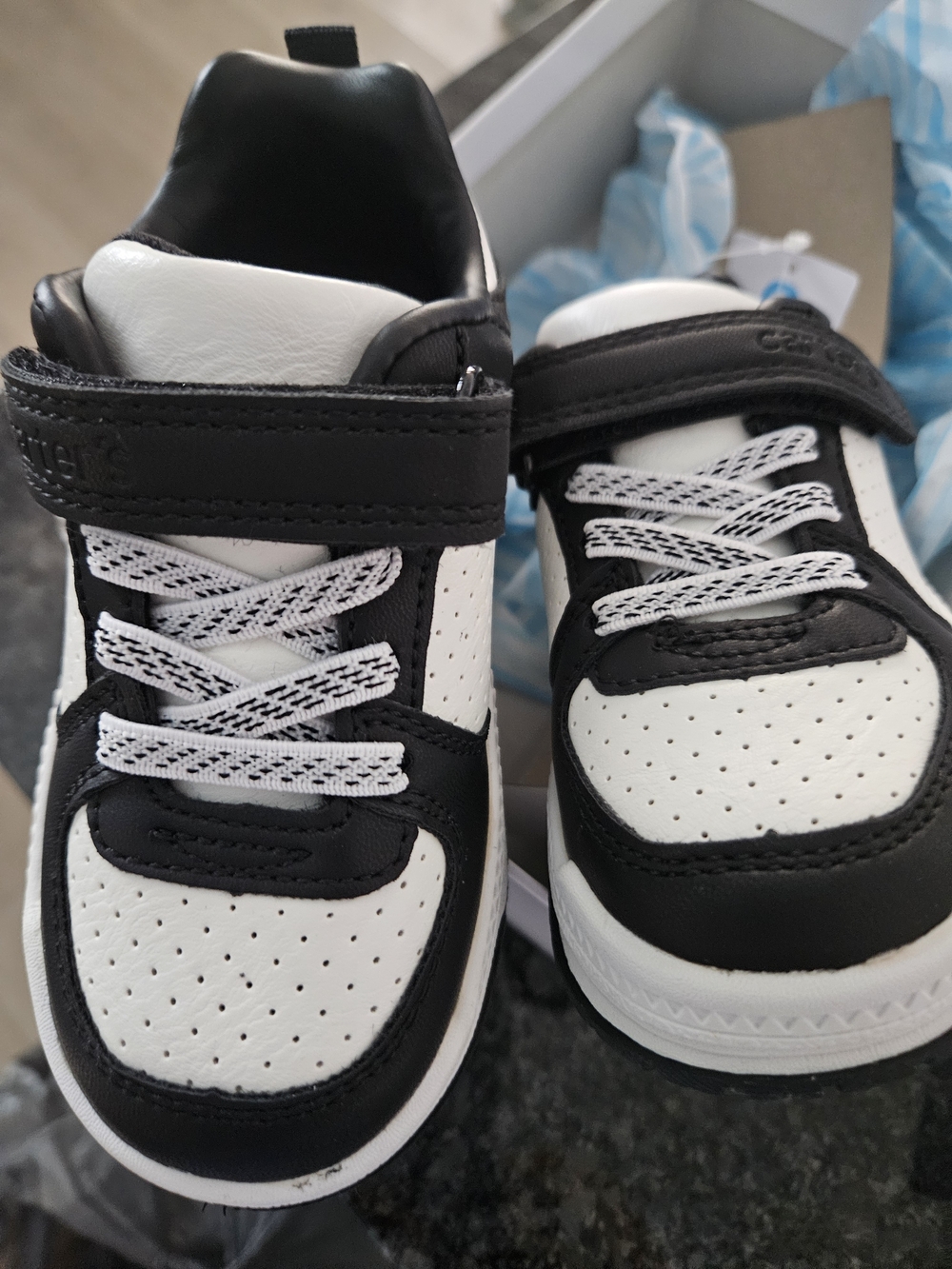 NWT Toddler 7Black & White Low-Top Sneakers with Hook-and-Loop Strap